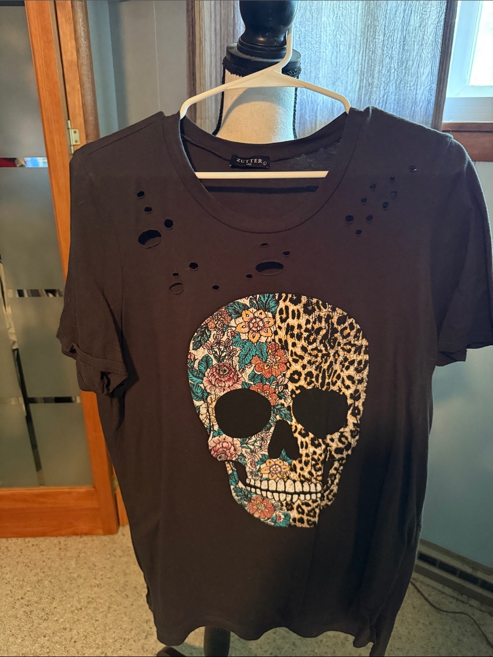 Zutter Black Top with skull